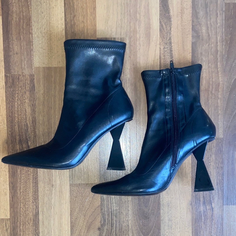Chic Black Heeled Boots